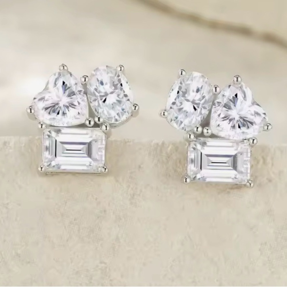 Elegant Silver Stud Earrings moissanite  with 925 silver